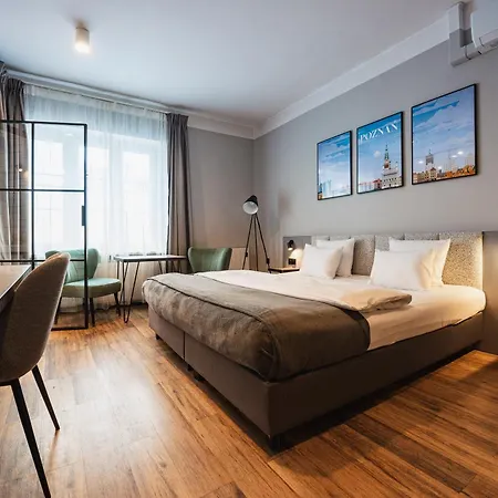 Wozna 11 Stare Aparthotel 3*